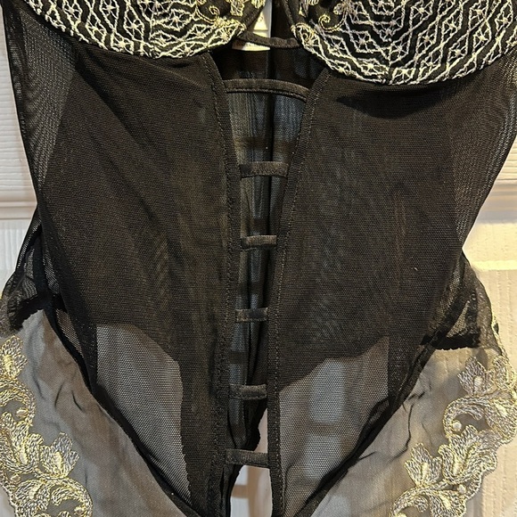 Vintage 1998 Victoria’s Secret Metallic Lace Cutout Mesh Bodysuit Teddy 34B - Picture 3 of 9